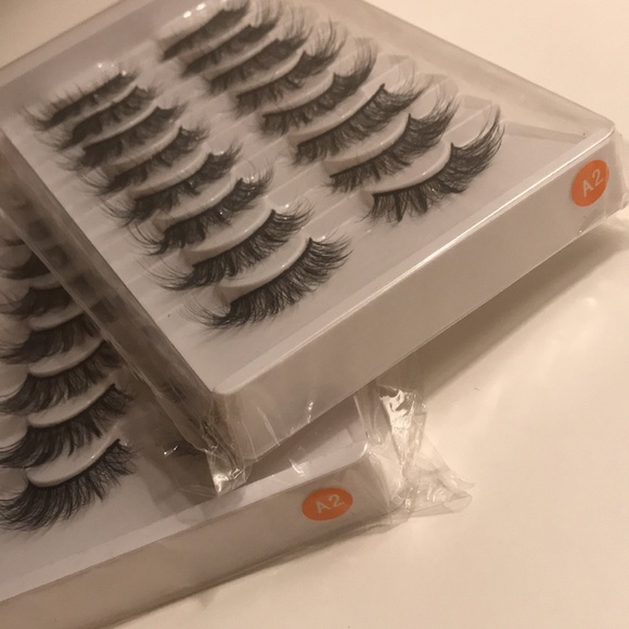 Fake Lashes Box of 8 pair - Picture 4 of 5
